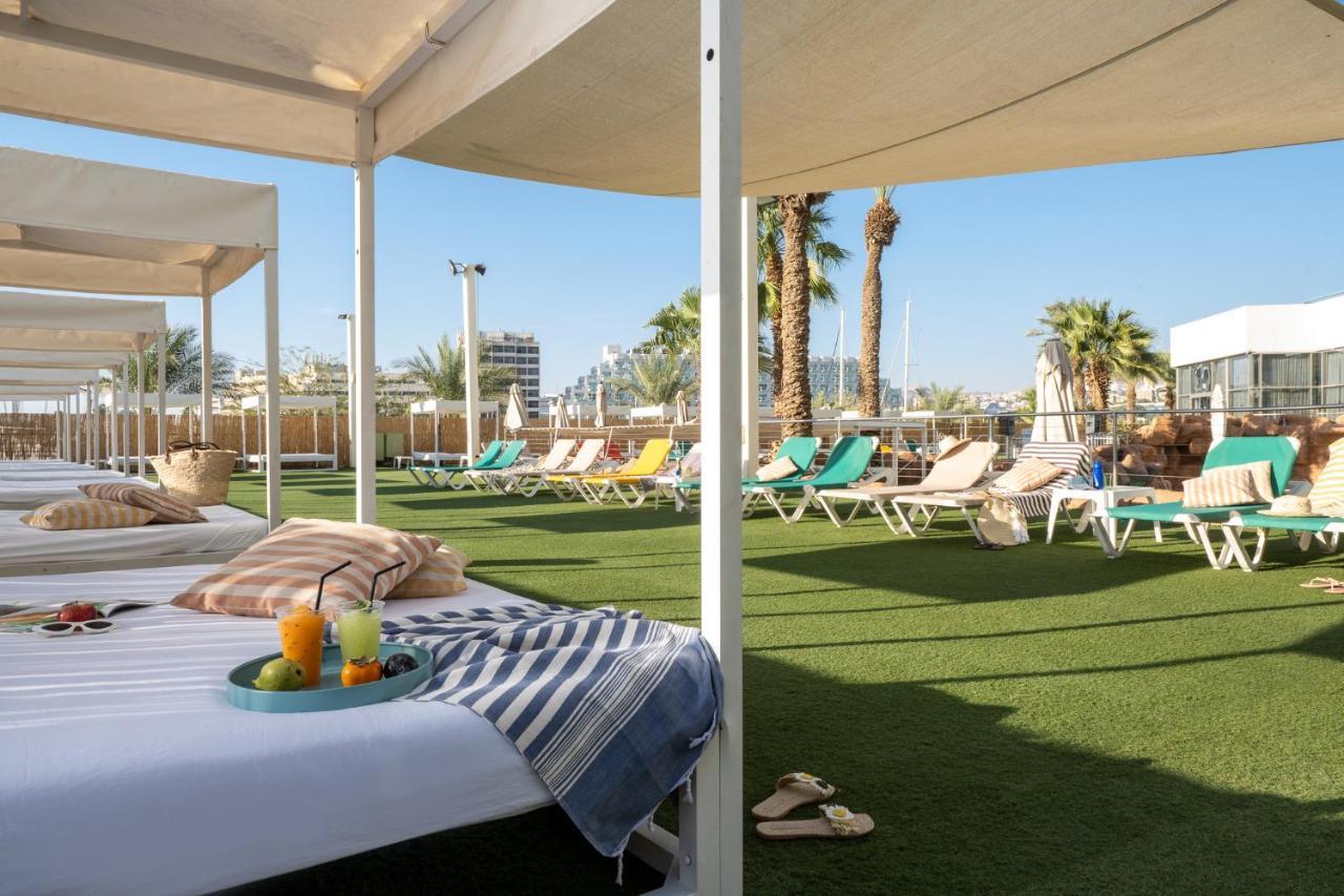 Vert Hotel Eilat By Afi Hotels المظهر الخارجي الصورة The rooftop pool at the Hilton Tel Aviv