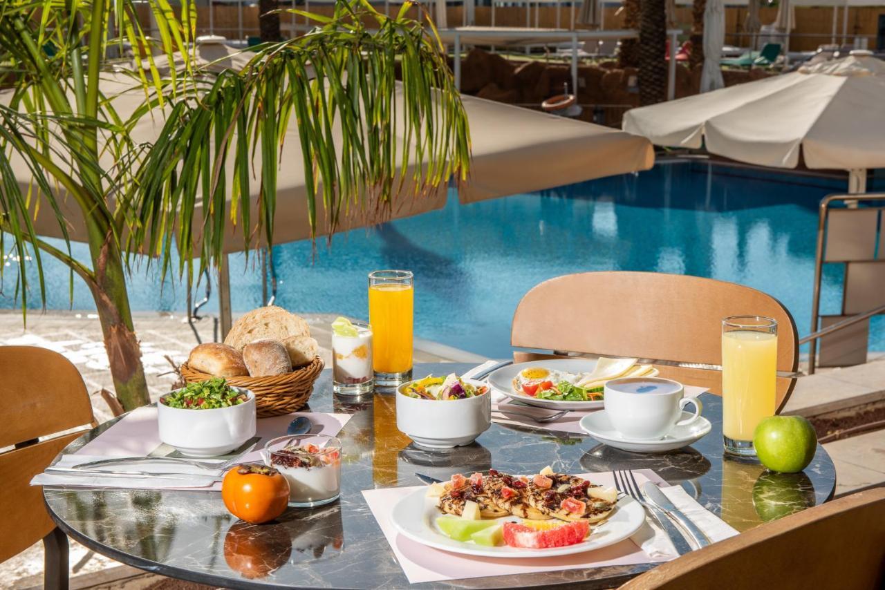 Vert Hotel Eilat By Afi Hotels المظهر الخارجي الصورة Breakfast at the pool