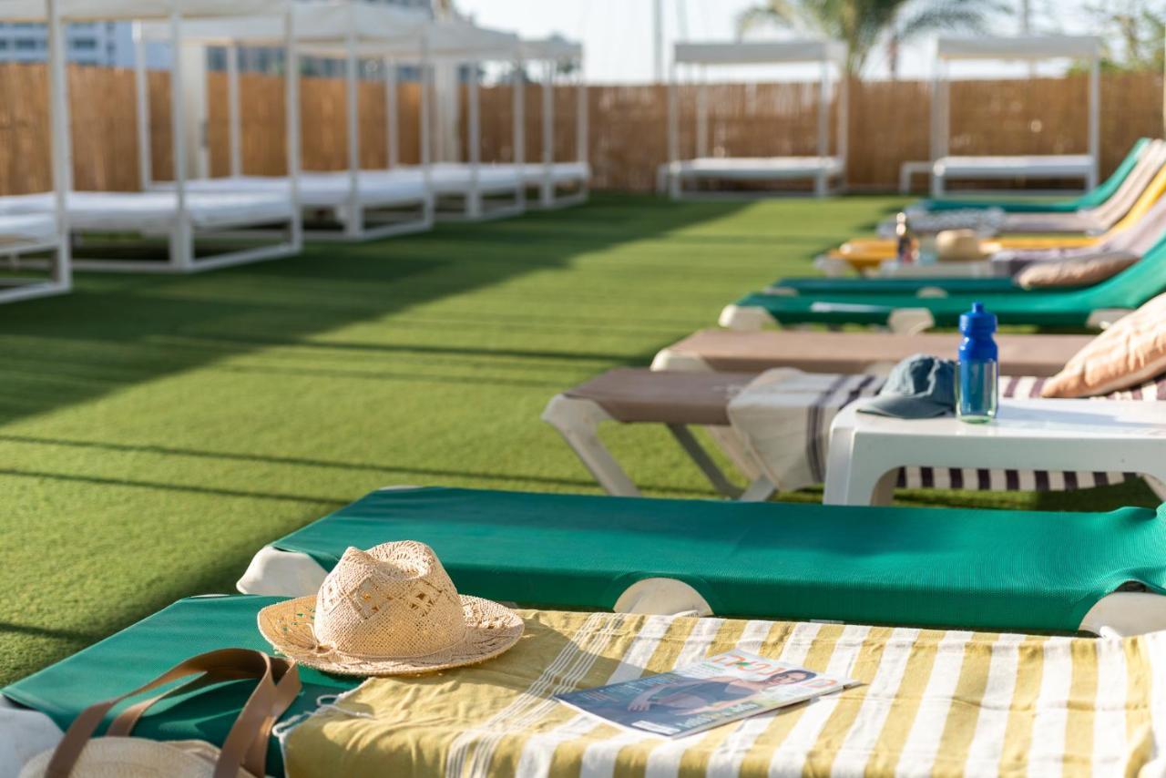 Vert Hotel Eilat By Afi Hotels المظهر الخارجي الصورة Artificial grass on a cruise ship