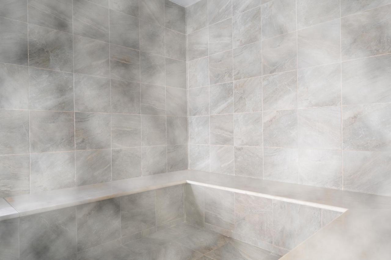 Vert Hotel Eilat By Afi Hotels المظهر الخارجي الصورة A shower seat