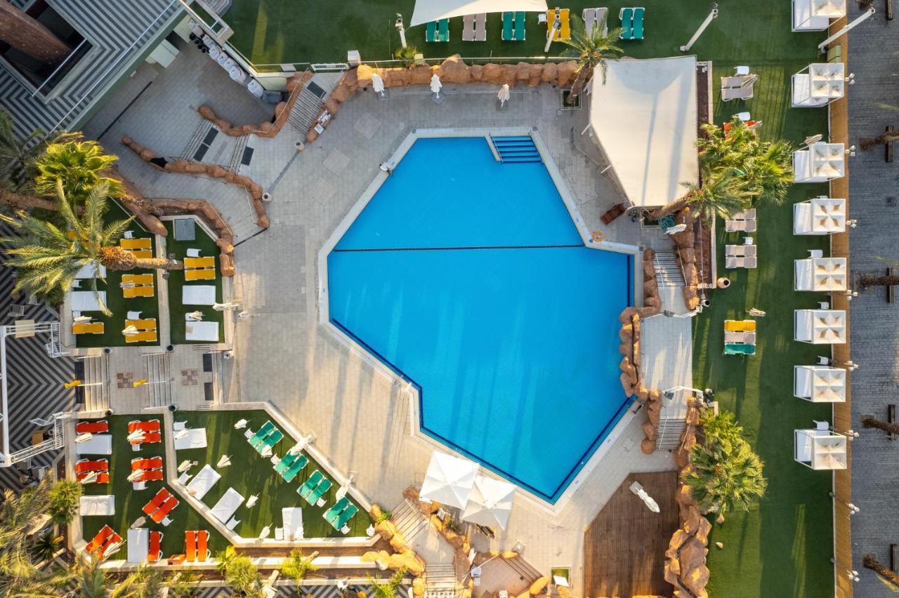 Vert Hotel Eilat By Afi Hotels المظهر الخارجي الصورة Aerial view of the pool at the Hard Rock Hotel